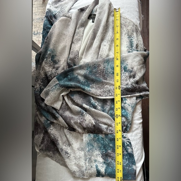 Donna Karan New York Abstract Print Surplice Blouse Lined Size L - Picture 9 of 9